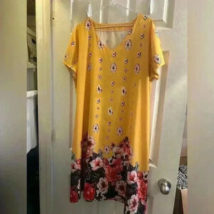 Boutique Woman’s silky dress extra large yellow and long